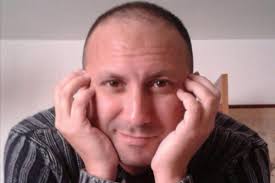 El escritor Manuel Ortuño presenta su libro "Soundcrew" en Leer, pensar,  imaginar