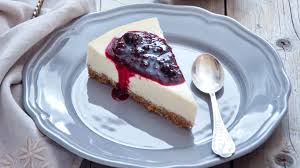 Décorer le cheesecake avec la gelée de fraises à la cardamome et quelques fraises découpées. Cheesecake Americain Au Coulis De Fraise Recette De Cheesecake Americain Au Coulis De Fraise Marmiton