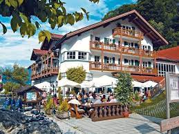 Das hotel verfügt über 3 häuser mit 127 gemütlich und komfortabel ausgestatteten zimmern. Berghotel Hammersbach Buchen Garmisch Partenkirchen Ab In Den Urlaub De