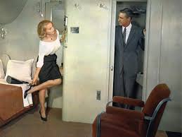 NORTH BY NORTHWEST, 1959 directed by ALFRED HITCHCOCK Eva Marie Saint /  Cary Grant (photo) Photo | AllPosters.com