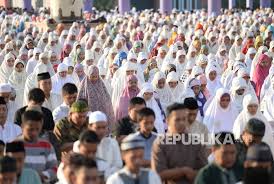 Berikut kami kongsikan setiap bacaan dalam solat dengan teks bahasa arab, sebutan (transliteration) dalam tulisan rumi dan juga maksud/terjemahan dalam bahasa melayu. Bacaan Shalat Dengan Bahasa Indonesia Bolehkah Republika Online