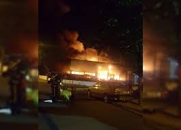 Essonne Un Incendie Ravage Une Concession Automobile A Montgeron Actu Essonne