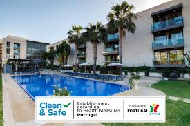 O amor em tons e versos. Funchal Hotels Find The Best Hotels In Funchal At Laterooms Com