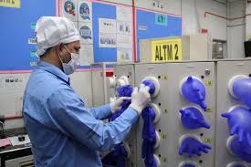 Astm d120 standard and specification covers manufacturing and testing of rubber insulating gloves for protection of workers from electrical shock. Coronavirus Malaysian Firms Led By World S Top Glove Maker Prioritise Medical Supplies Se Asia News Top Stories The Straits Times