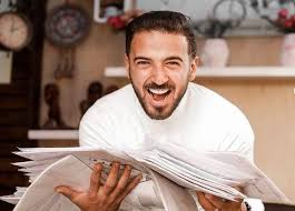 مشاهدة وتحميل مسلسل ضربة معلم الحلقة 1 الاولي كاملة اون لاين بطولة محمد رجب بجودة عالية hd ، شاهد نت مباشرة بدون تحميل المسلسل العربي ضربة معلم. Ù…Ø­Ù…Ø¯ Ù…Ù‡Ø±Ø§Ù† ÙŠÙƒØ´Ù ÙƒÙˆØ§Ù„ÙŠØ³ ÙƒØªØ§Ø¨Ø© Ù…Ø³Ù„Ø³Ù„ Ù„Ø¤Ù„Ø¤ Ø®Ø¨Ø± ÙÙŠ Ø§Ù„ÙÙ†