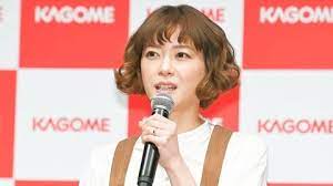 上野樹里 オーバーオールでナチュラル系コーデ くるくるヘアで可愛らしく 毎日キレイ yahoo ニュース 上野樹里 ボブヘア ヘア