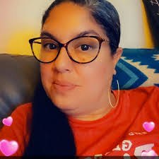 Carmen Leach's Instagram, Twitter & Facebook