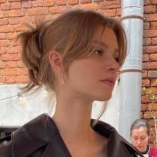 Sydney Lloyd's Instagram, Twitter & Facebook