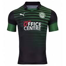 Originele voetbalshirts hebben een merklogo en het originele clublogo, zoals het nike fc barcelona shirt of het adidas real madrid shirt. Fc Groningen Uitshirt Kinderen 2019 2020 Kopen Voetbalshirtsdirect