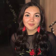 Abby Gee's Instagram, Twitter & Facebook