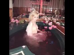 We aren't going to presume other people's opinions, but since we live and breathe bongs 24/7 around here, we're pretty sure we know what's lit. Nicole Dollanganger Uncle Audio Youtube