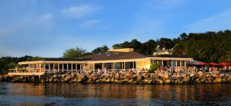 half moon a casual american restaurant on the hudson river