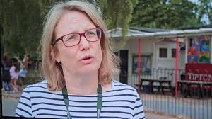 A petition with nearly 1000 signatures was handed over today at Devon  County Council's full council meeting calling for the council to keep  Tipton school in Tipton., The strength of community feeling ...