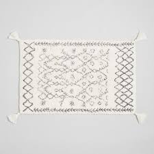 Black And White Bath Rug Set Our Unique And Exclusive Oversized Bath Mat Features Pretty Ivory And Black Moroccan Rug Inspired Designs Complete With Tass Bath Rugs Sets Bath Rugs Bath Mat