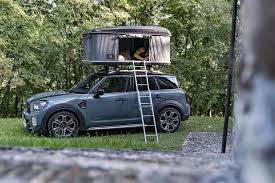 Un coffre de toit est la solution idéale si vous voulez emmener plus d'affaires en vacances qui ne rentrent pas dans la voiture ! Mini Cooper S Countryman All2020 4 Avec Tente De Toit