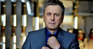 Teljesen új és független beszélgetős műsorba kezd. Mindenegybenblog