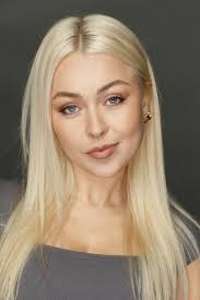 Lana Rivers's Instagram, Twitter & Facebook