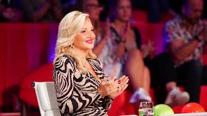 She is most recognize for numbers of television show such as der bachelor, take me out, bachelor in paradise. Zum Vatertag Evelyn Burdecki Zeigt Erstmals Ihren Papa Promiflash De