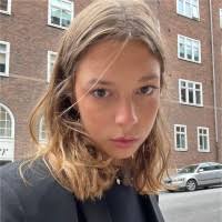 2400+ "Feola" profiles