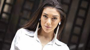 Flora coquerel (born 14 april 1994) is a french model and beauty pageant titleholder. Kulcsar Edina Elhataroztam Hogy Teljesen Mashogy Fogom Elni Az Eletemet 24 Hu
