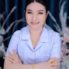 ສະເປນໍ້າແຮ່ Lifting spray by noy