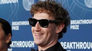 Meta in antitrust trial that could force it to break off Instagram and  WhatsApp