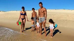 Cristiano ronaldo dos santos aveiro goih comm (portuguese pronunciation: Cristiano Ronaldo S Girlfriend Georgina Rodriguez Posts Family Pic From Beach And Cr7 Fans Are In Awe Of Them Latestly
