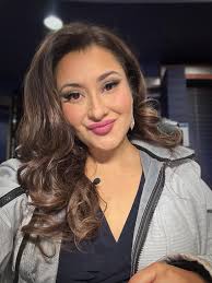 FIIIIIIIINALLY broke down and downloaded #tiktok. For those asking for a  'Get Ready With Me: Hair Edition', here ya go —->  https://www.tiktok.com/t/ZPRoxUtUF/ I'll be posting a lot more BTS and  image consulting