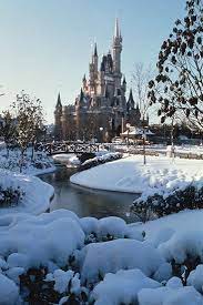 Disney Days Of Past Snow On Cinderella Castle At Tokyo Disneyland Tokyo Disneyland Disney Tokyo Disneyland