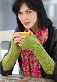 Maybe you would like to learn more about one of these? Armwarmers Love The Stitch Pattern On These And Of Course They Are Green Fingerless Gloves Knitted Knitting Patterns Knitting Accessories