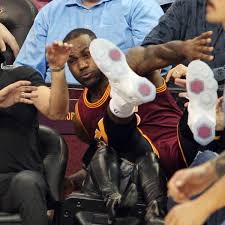 Lebron raymone bronny james jr. Lebron James Verletzt Bei Sturz Frau Von Golfprofi Der Spiegel