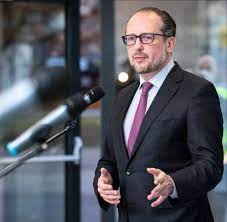 Wenige tage nach dem bekanntwerden von korruptionsvorwürfen hat . Osterreich Kanzler Alexander Schallenberg Kundigt Rucktritt An Welt