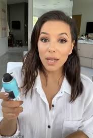 Trotz allem würden aber immer noch einige graue haare zu sehen sein. Eva Longoria Aktien Ehrlicher Moment Mit Den Fans Als Sie Enthullt Ihren Grauen Haaren Vor Mit Cover Up Spray Aktuelle Boulevard Nachrichten Und Fotogalerien Zu Stars Sternchen