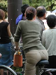 自転車の尻盗撮エロ画像】ズボンやタイトスカートがピチピチ…サドルに置かれたデカ尻を街撮り盗撮ｗｗ | エロ画像ミルナビ |  profdemontagstroy.ru