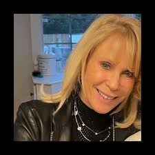 Hey all! This is my wee Nancy we got her 1 week ago. She's such a wee dote,  however her wee teeth are Going crazy, anyone any reccomendations to help  ease her