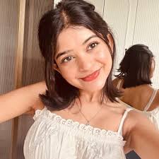 Last month, I wrapped up a three month internship at Clio Peppiatt Ltd  while juggling university, and it turned out to be one of the most  formative experiences of my time in