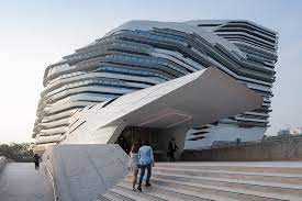 追憶建築女王zaha hadid 在亞洲舞動的曲線建築 城市美學新態度 ザハハディド 建築デザイン 建築