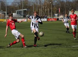 Wout weghorst (7/8/1992) is a dutch professional footballer who currently plays as a striker for german club wolfsburg and the. Neo Wint Slechts Met 3 1 Borne Boeit