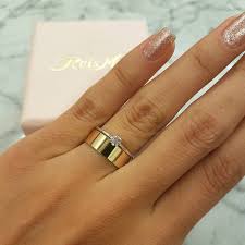 Alianca Sergipe 6mm Anel Trancoso Com Diamante De 15 Pontos Postei Todas As Infos E Valores N Thick Gold Wedding Band Wedding Ring Bands Gold Wedding Band