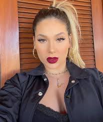 Virgínia fonseca é uma influencer, atriz e youtuber americana nascida em connecticut em 6 de abril de 1999. Prestes A Dar A Luz Virginia Fonseca Surge Poderosa E Confessa Fingindo A Plena Sbt