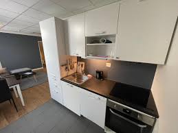 Velkommen til en trivelig kjellerleilighet ved sjøen, sentralt i ulsteinvik. Ferienwohnung Seafront Bed Kitchen Norwegen Ulsteinvik Booking Com