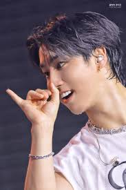 Bugs Bunny visits kids at home