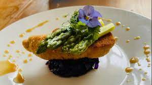 Les ris « de cœur » ou noix de ris de si vos ris de veau de gorge ne sont pas assez cuits, ils seront terriblement caoutchouteux, un peu chewing gum avec l'impression que chaque morceau va. Ris De Veau Aux Asperges Vertes Embeurrees De La Maison Commune A Saint Jans Cappel