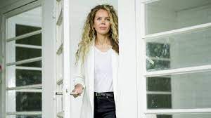 Maybe you would like to learn more about one of these? Roxane Van Iperen Houdt 4 Mei Voordracht In Plaats Van Abdelkader Benali Nos