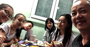 Bundesrepublik deutschland, nghe ), là quốc gia độc lập có chủ quyền ở vùng trung âu. 40 Tuá»•i Má»›i Láº¥y Vá»£ Nghá»‡ SÄ© Ä'á»©c Háº£i Pháº£i Chuyá»ƒn Viá»‡c Ä'á»ƒ Kiáº¿m Tiá»n Nuoi 4 Con