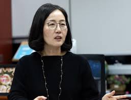 이경선, 1969년 5월 24일(음력 4월 9일 ~ )은 대한민국의 정치평론 분야 아프리카tv bj이다. ê¹€í˜„ì•„ ì˜ì› ë‚¨íŽ¸