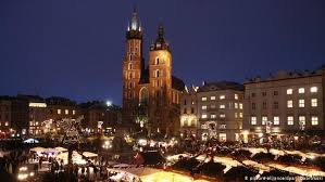 Σκάφος της τουρκικής ακτοφυλακής παρενόχλησε. Oi Wraioteres Xristoygenniatikes Agores Ths Eyrwphs Periexomena Dw 17 12 2018