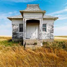 You will experience intense audio & lighting, extreme low visibility, uneven walkways, strobe lights, heavy fog or haze, damp or wet conditions, and a physically demanding environment. Who Owns An Abandoned House Howstuffworks