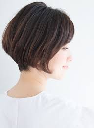 横顔が美しいボブ 骨格がキレイになりデコルテもスッキリとします 何よりもポイントは ２wayデザインになる リトルバング です 大人ちょっとだけ前髪 今まで作ったことが無い方もトライしやすい大人キュートな前髪です ヘアスタイリング ボブ ショートのヘア