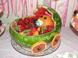Decoration Baby Shower 50 Idees En Photos Pour Une Party Memorable Pasteque Landau Decoration Baby Shower Gateaux Pour Fete Prenatale